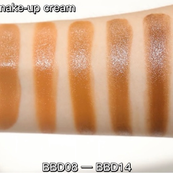 Cream Compact Foundation - Picture 17 of 17